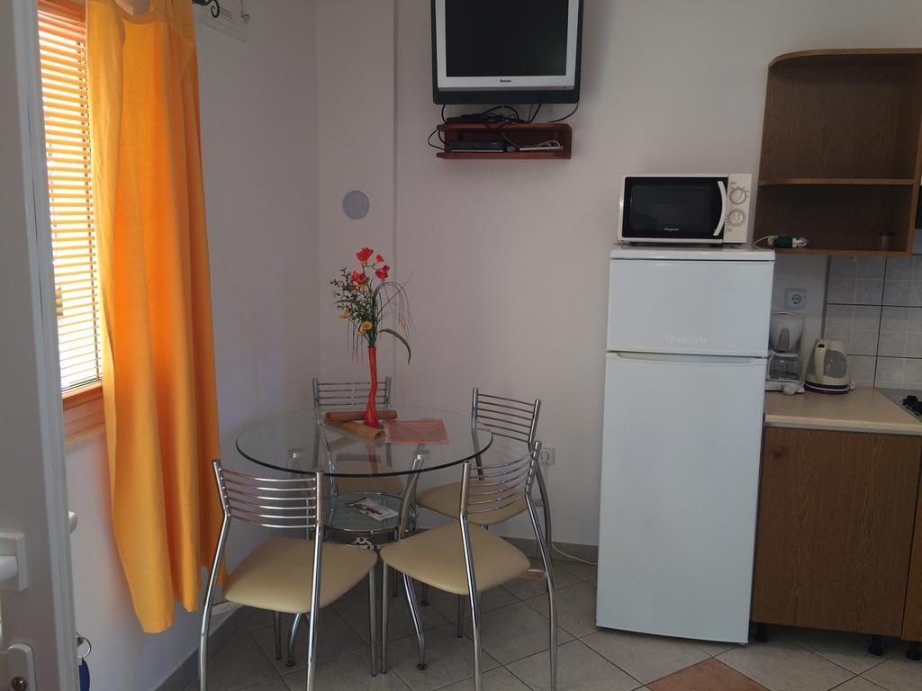 Apartment Kolundzic Novi Vinodolski Cameră foto