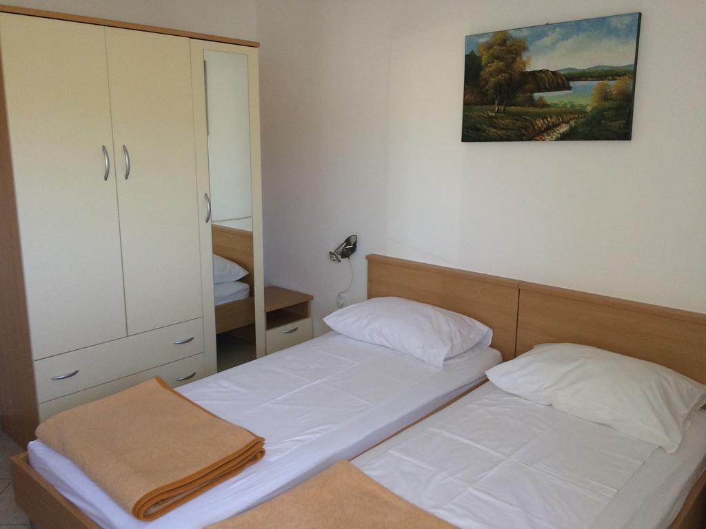 Apartment Kolundzic Novi Vinodolski Cameră foto