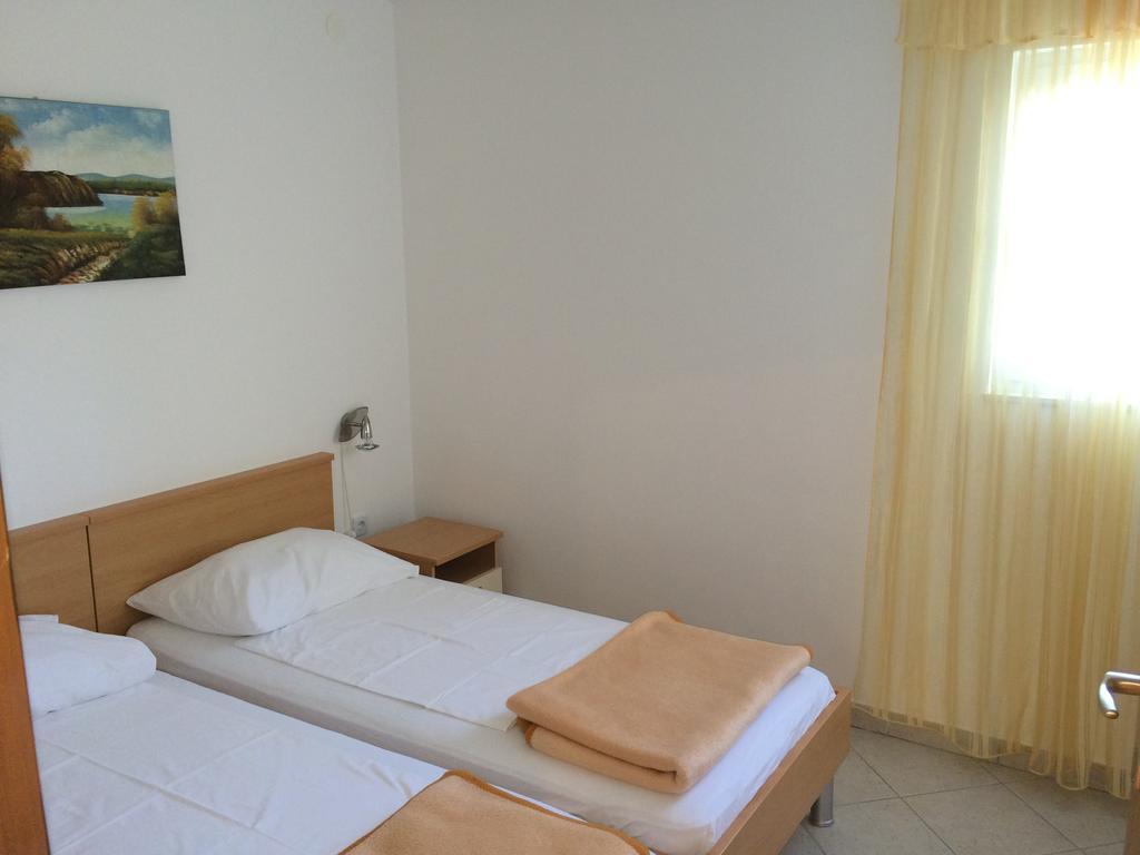 Apartment Kolundzic Novi Vinodolski Cameră foto