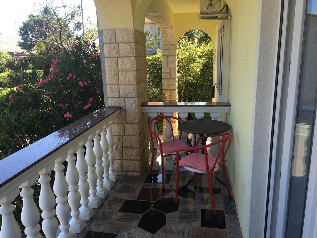 Apartment Kolundzic Novi Vinodolski Cameră foto