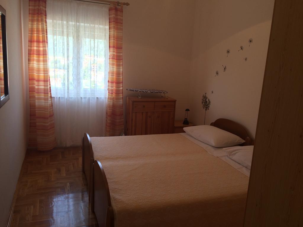 Apartment Kolundzic Novi Vinodolski Cameră foto
